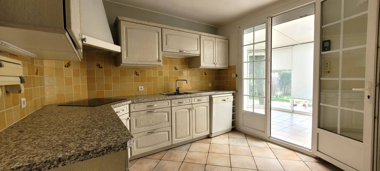 Maison de plain pied avec jardin et garage PIERRELATTE Proche centre ville 