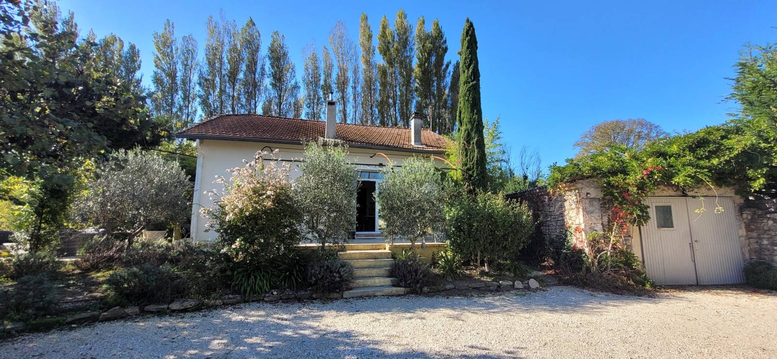 A vendre maison de plain pied  avec jardin et garage Montségur sur Lauzon  