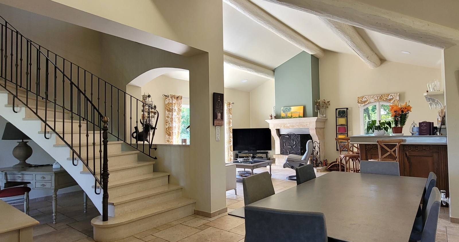 A vendre Montélimar, maison avec vue. Piscine et dépendances. SOUS COMPROMIS   