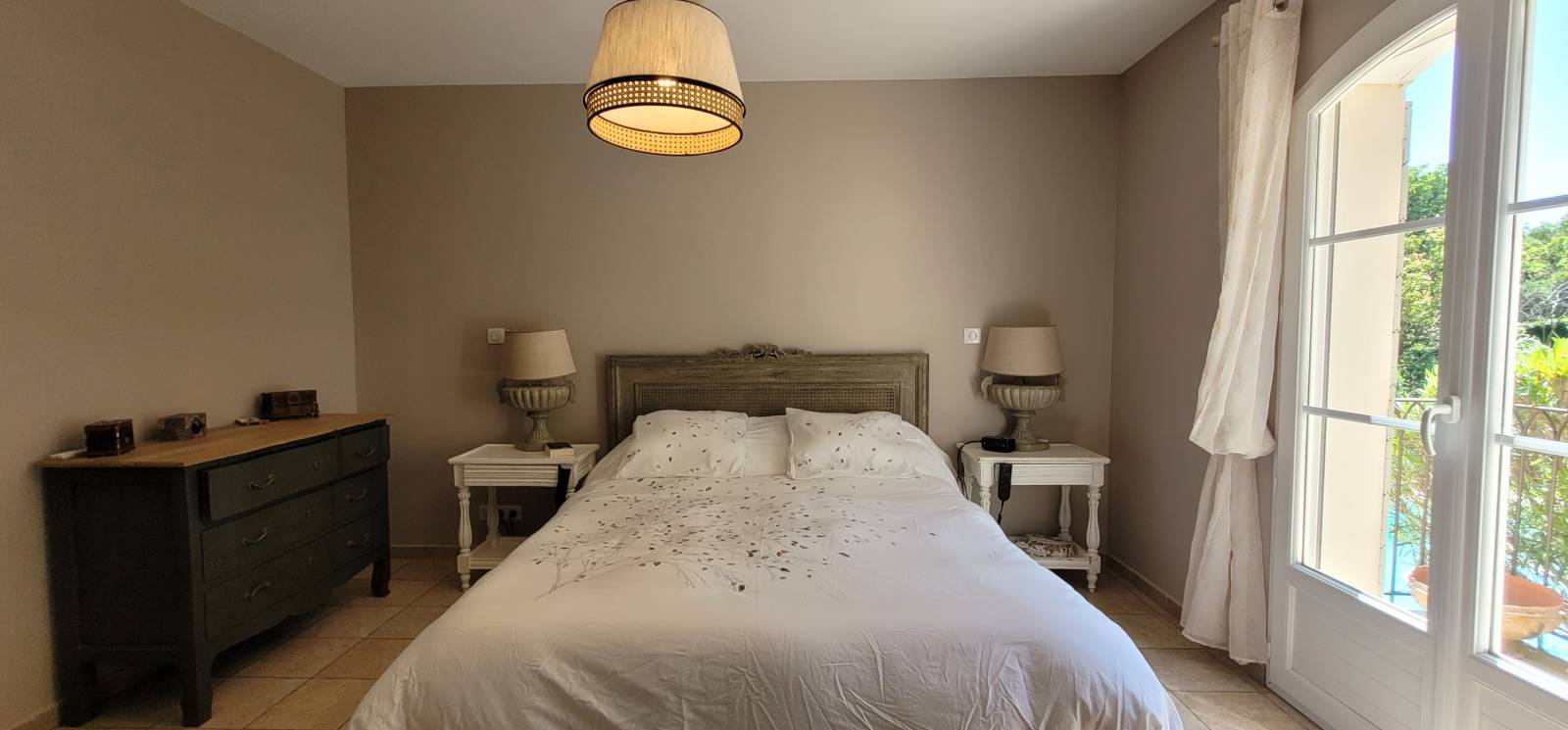 A vendre Montélimar, maison avec vue. Piscine et dépendances. SOUS COMPROMIS   