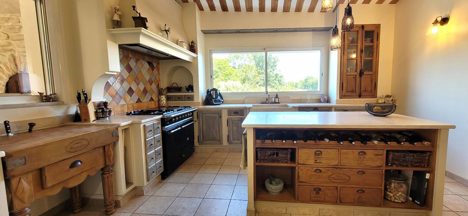 A vendre Montélimar, maison avec vue. Piscine et dépendances. SOUS COMPROMIS   