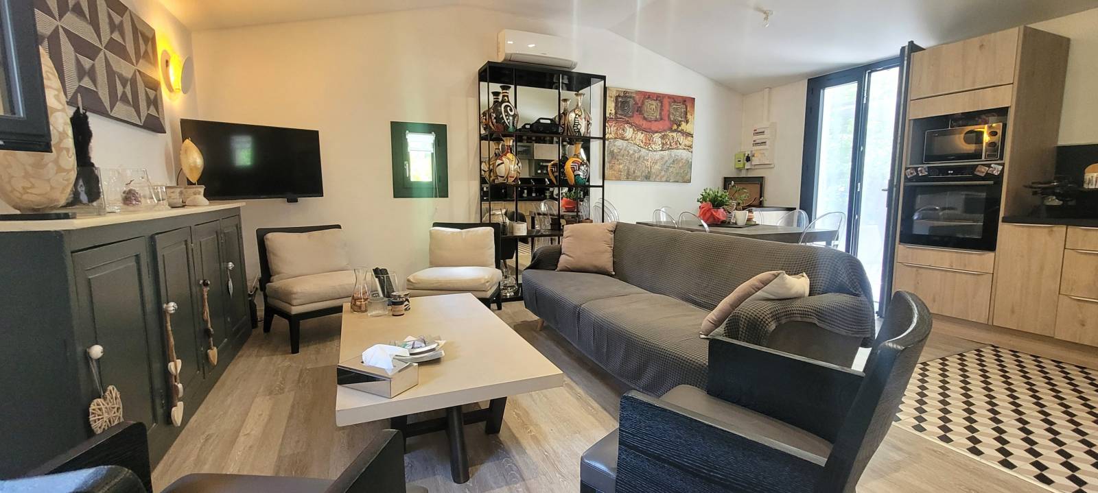 A vendre maison de plain pied avec piscine au pied du Mont Ventoux   