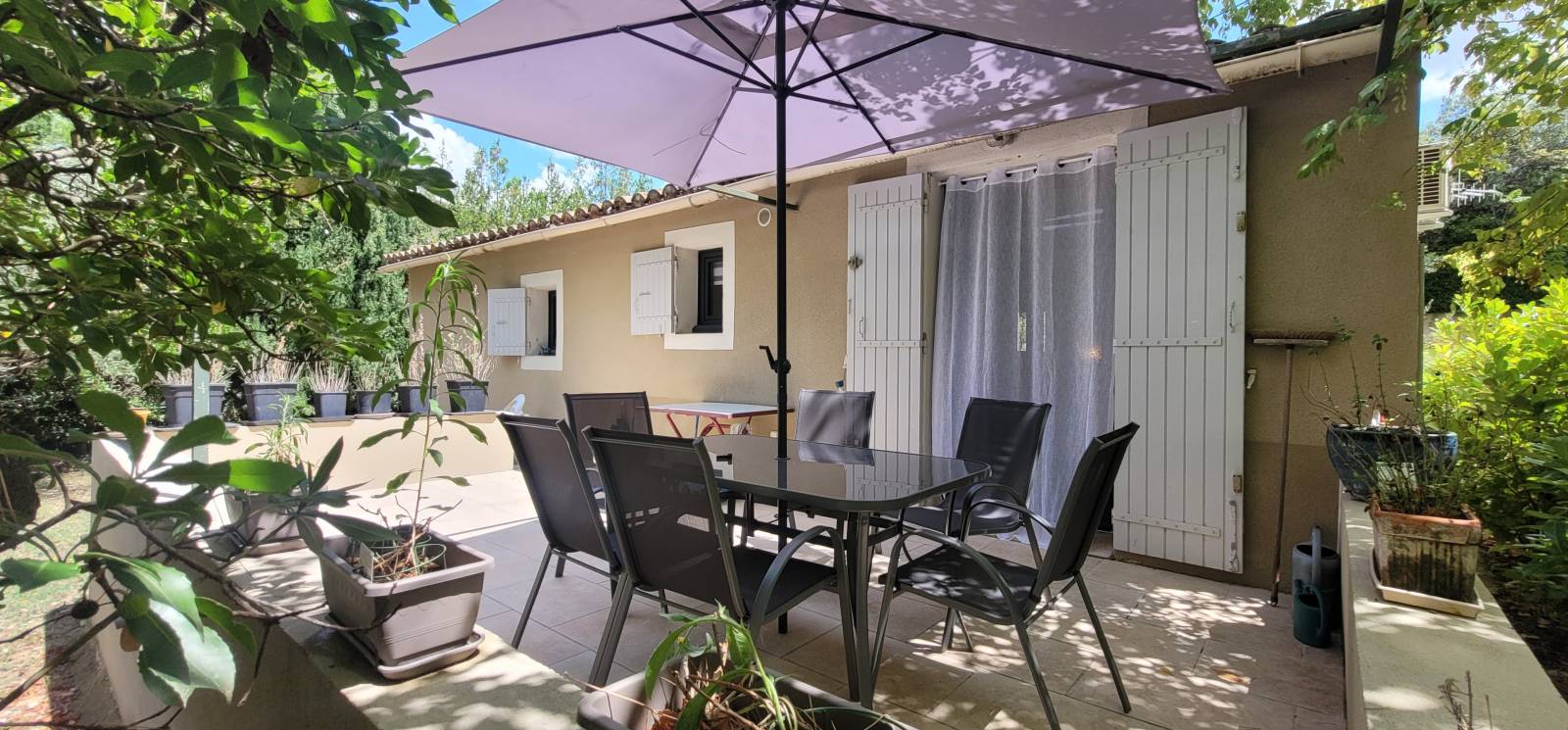 A vendre maison de plain pied avec piscine au pied du Mont Ventoux   