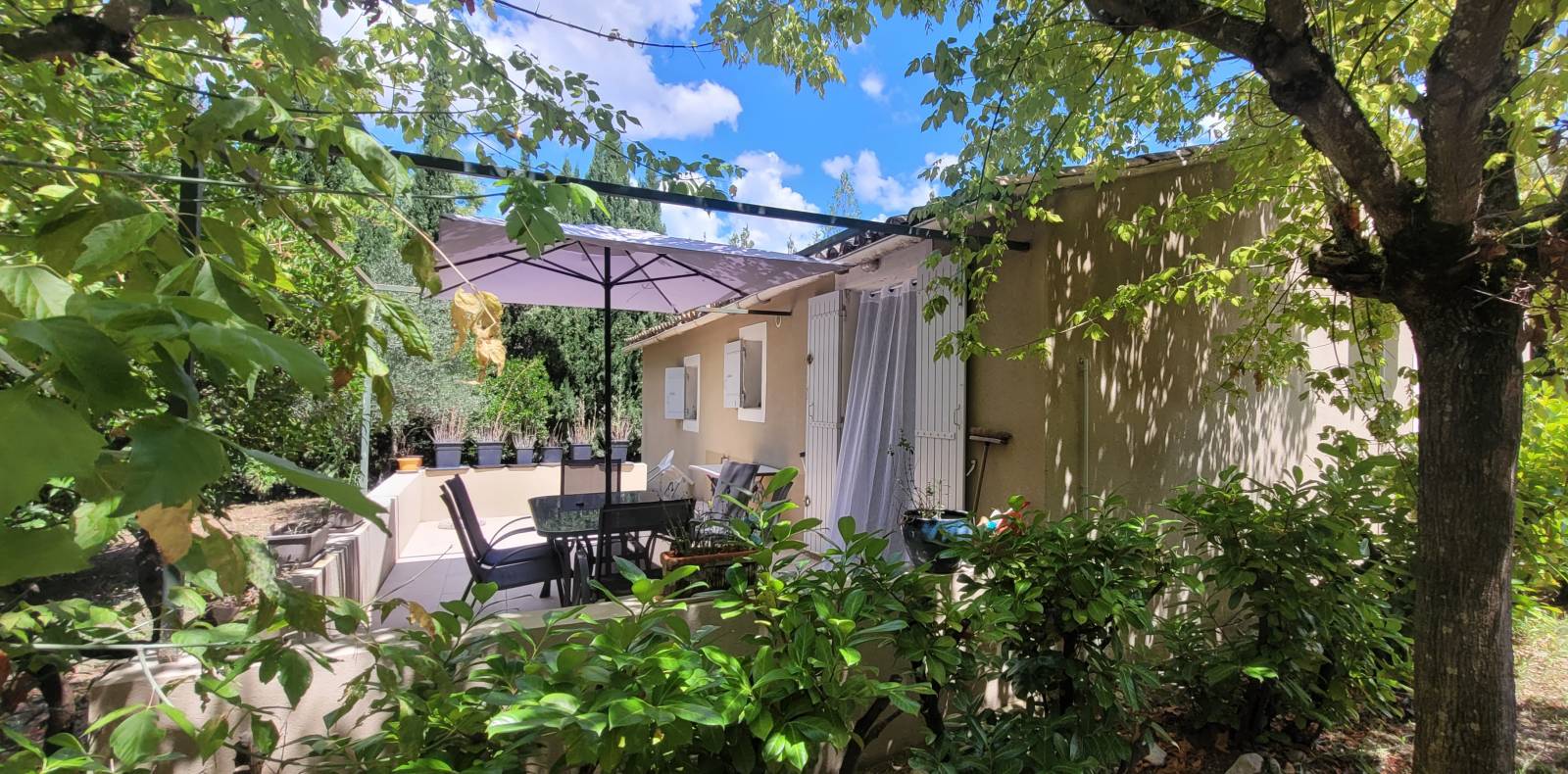 A vendre maison de plain pied avec piscine au pied du Mont Ventoux   