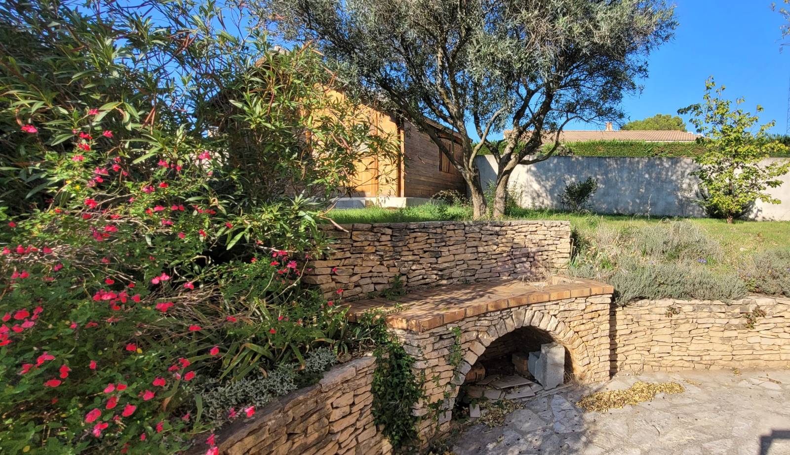 A vendre maison avec jardin proche centre St Paul 3 Châteaux  