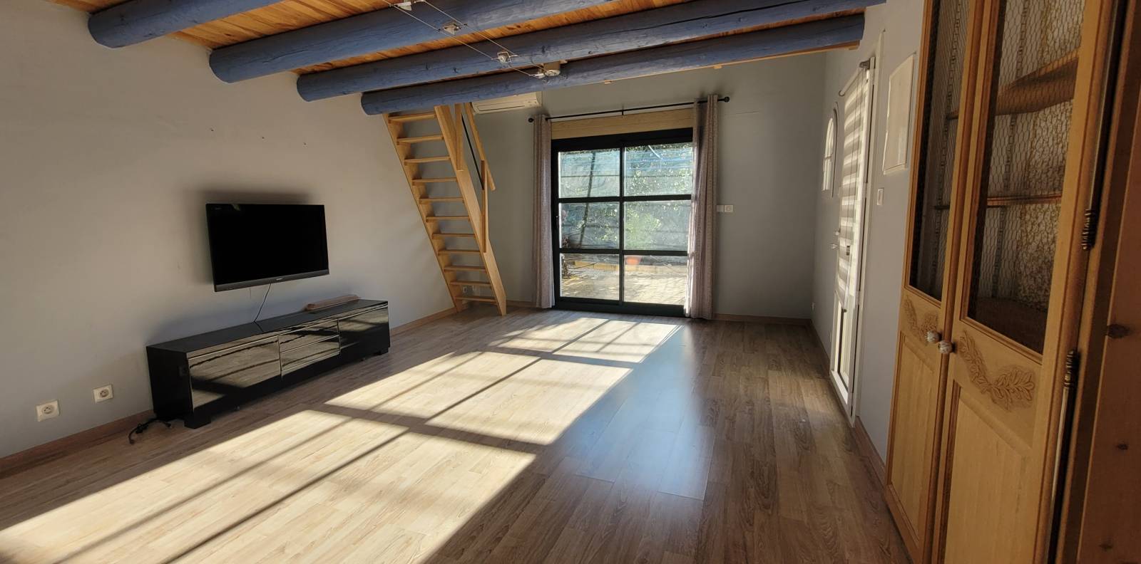 A vendre Saint Paul trois châteaux maison de plain pied  avec piscine. 3 chambres.   