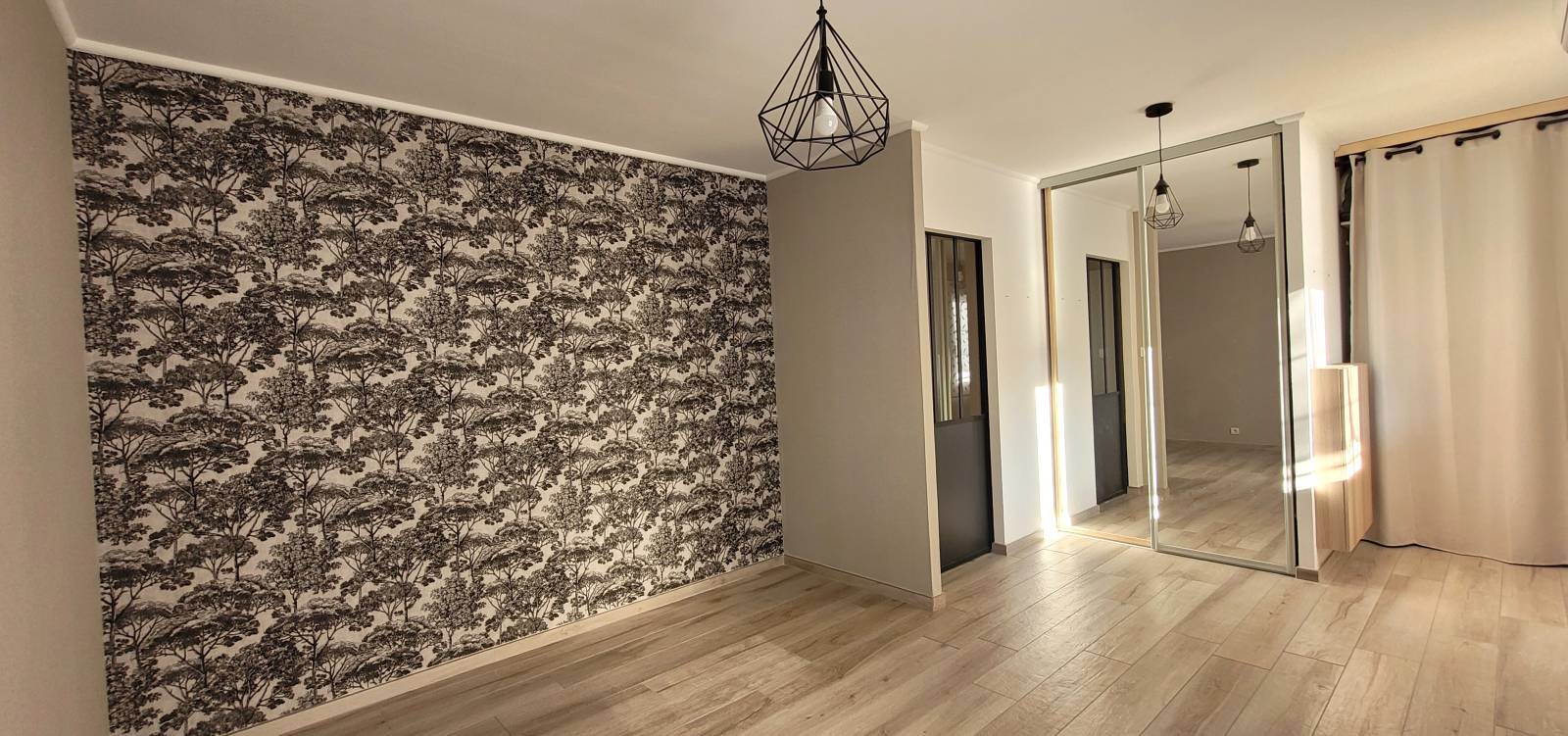 A vendre Saint Paul trois châteaux maison de plain pied  avec piscine. 3 chambres.   