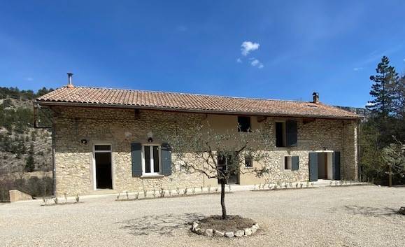 Un pied à terre en Provence, dans le parc régional des Baronnies provençales.....