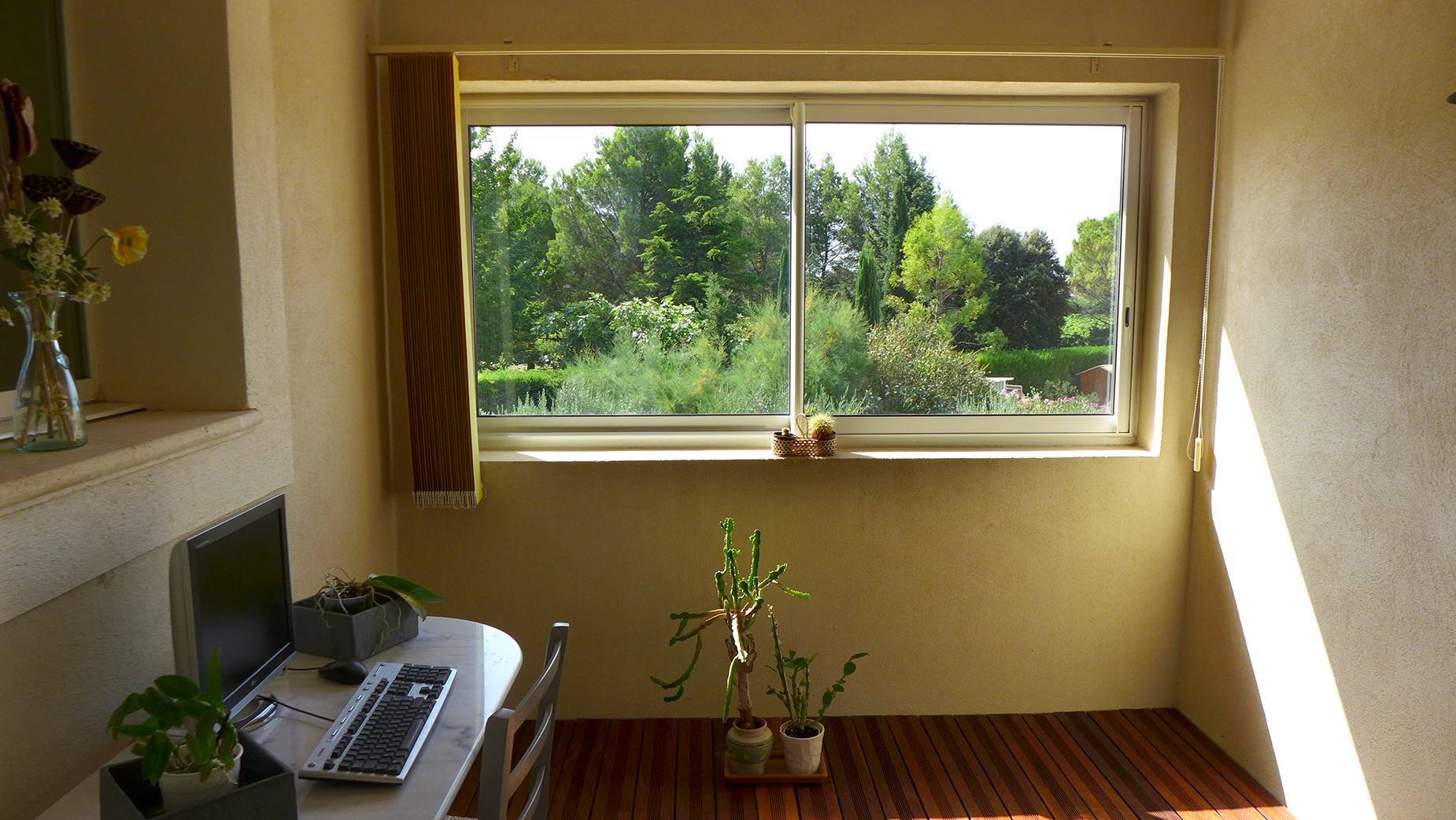 Réalisation contemporaine  proche du centre ville de Sainte cécile les Vignes 