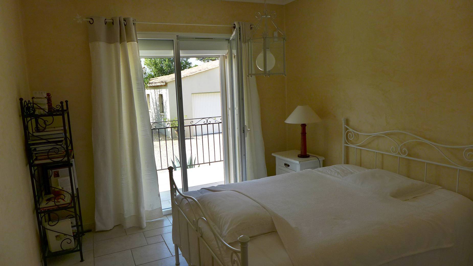 Réalisation contemporaine  proche du centre ville de Sainte cécile les Vignes 