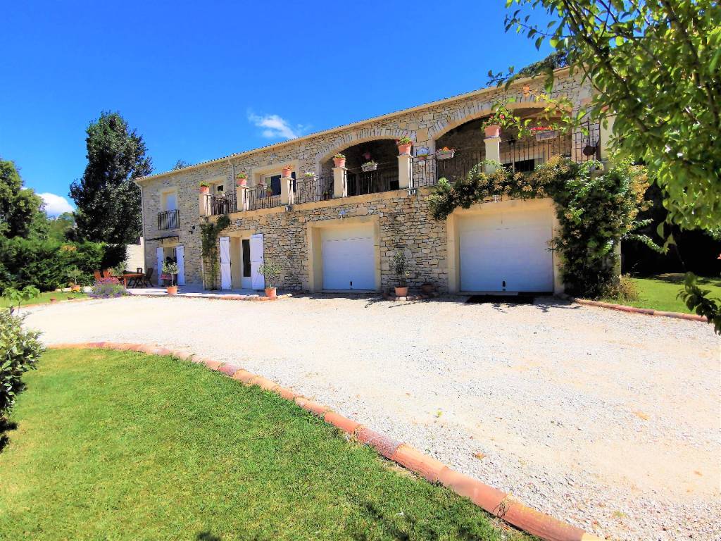 Secteur Grignan, en position dominante  bâtisse pleine de charme