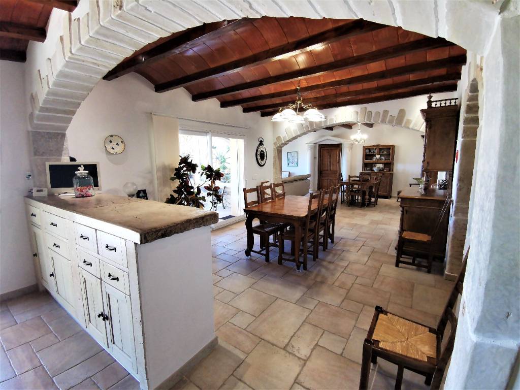 Secteur Grignan, en position dominante  bâtisse pleine de charme