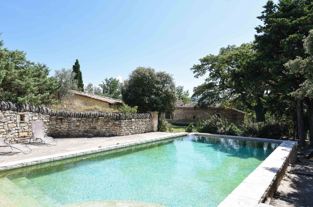 A vendre en pleine campagne  Nord Vaucluse belle ferme restaurée