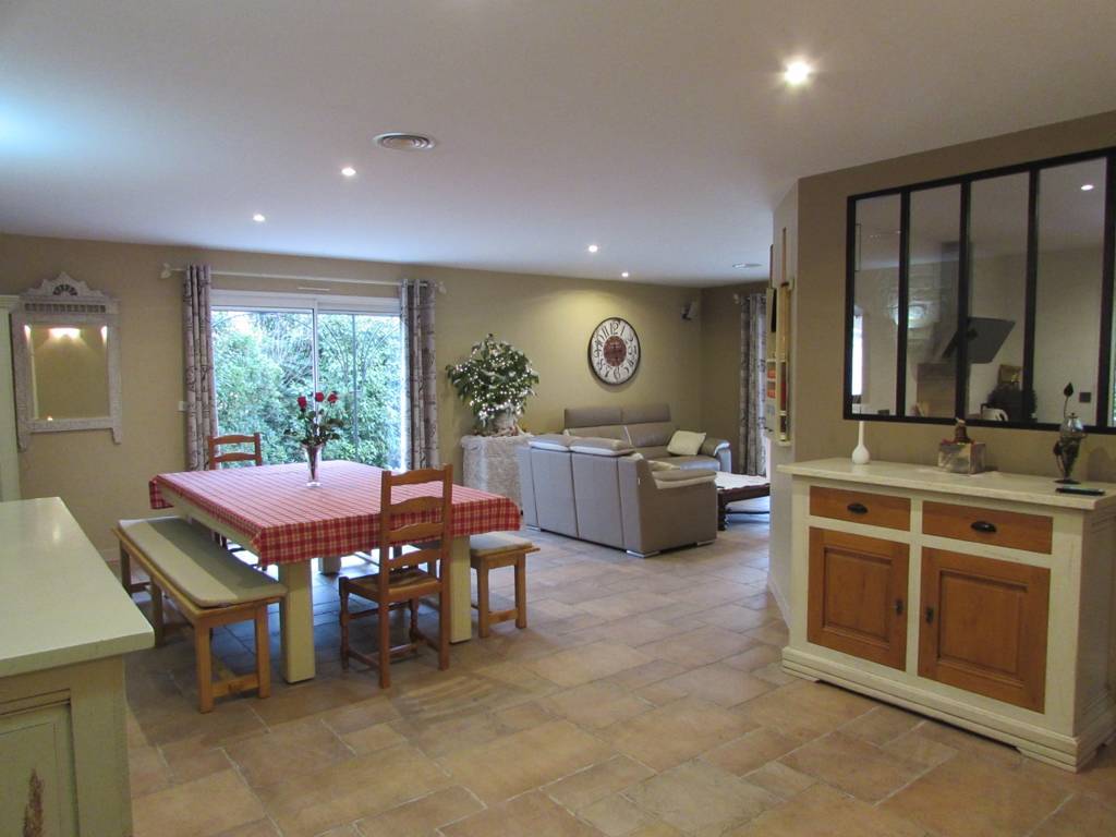 Une pièce de vie lumineuse