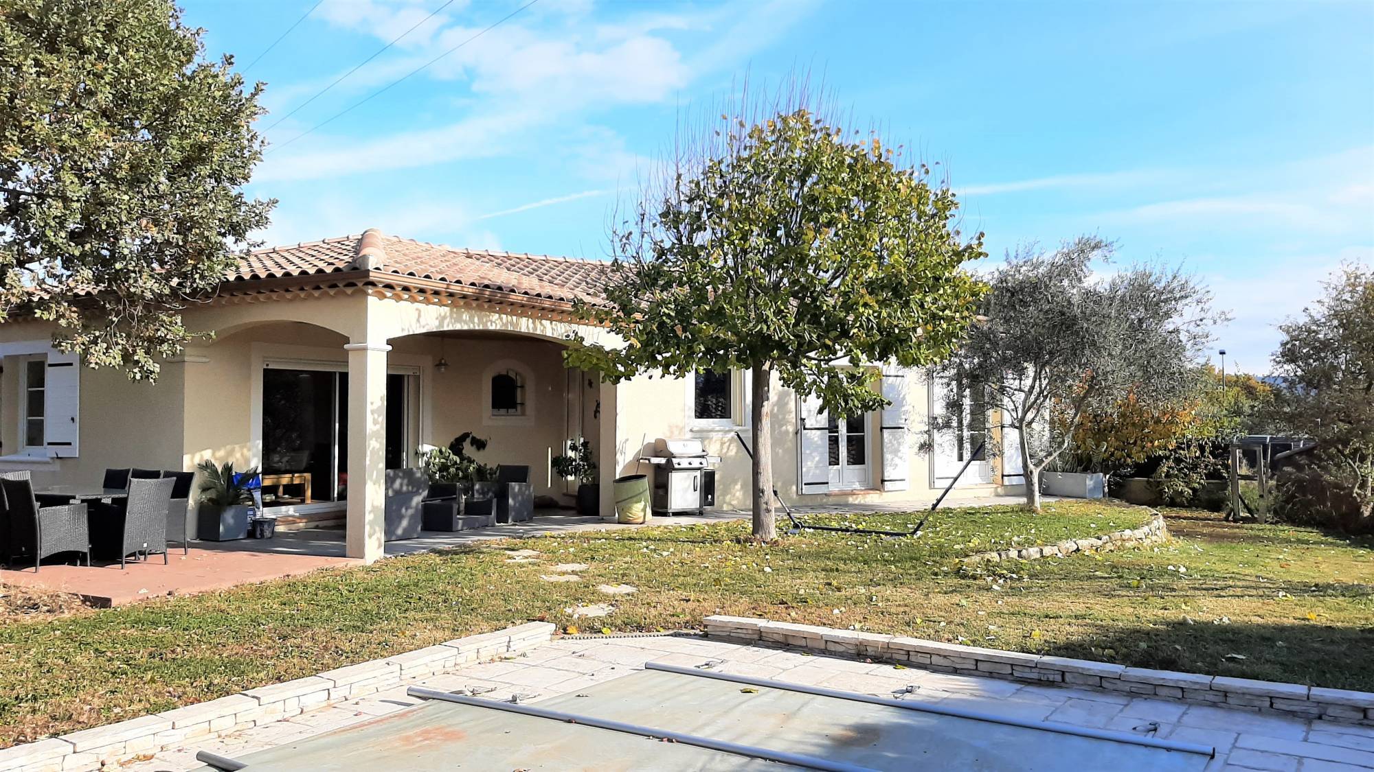 Dans quartier résidentiel, villa plain-pied VENDUE PAR NOS SOINS St Paul 3 Châteaux  