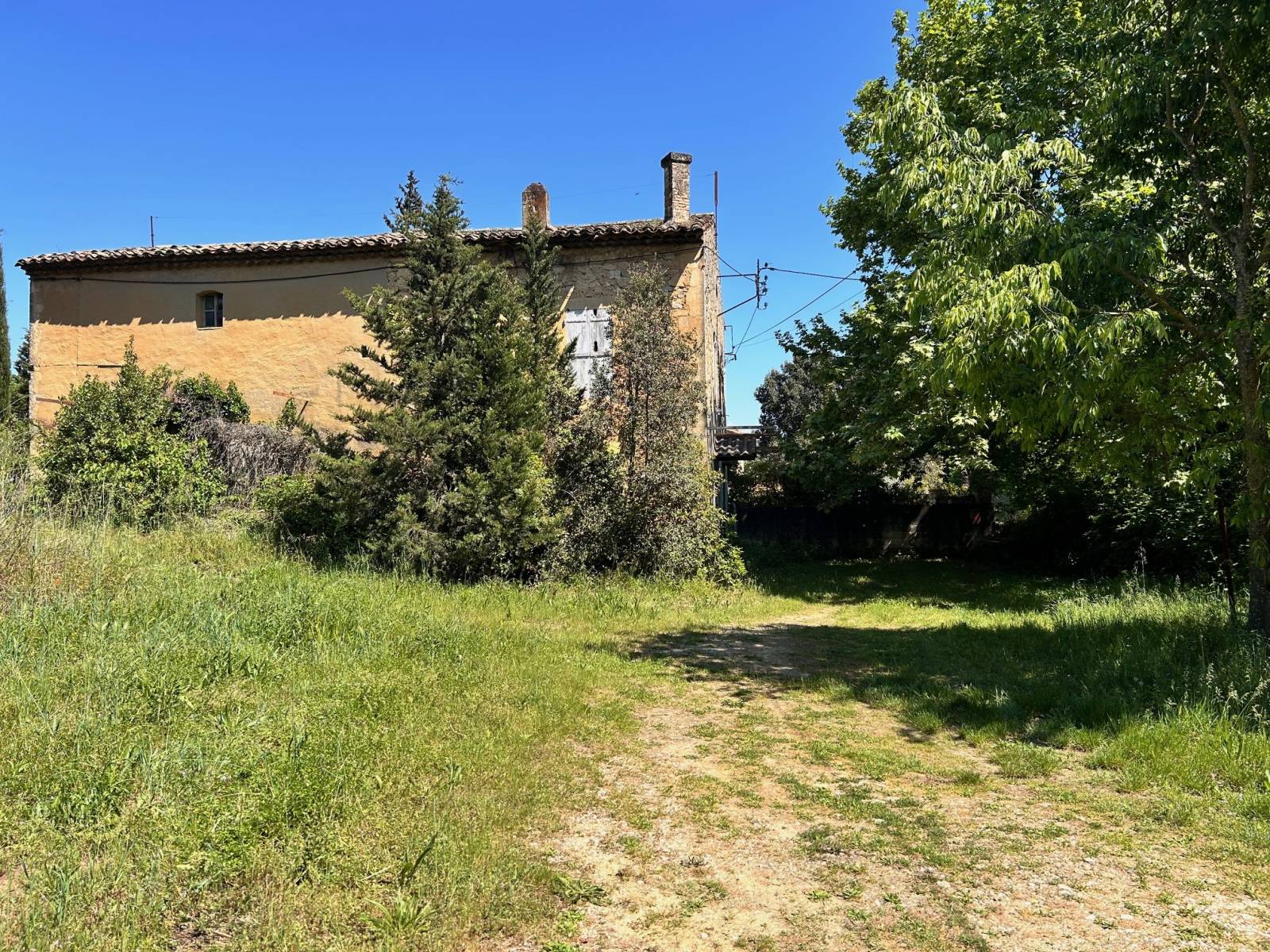 À la vente – Propriété rurale avec 8 hectares à Saint-Paul-Trois-Châteaux  