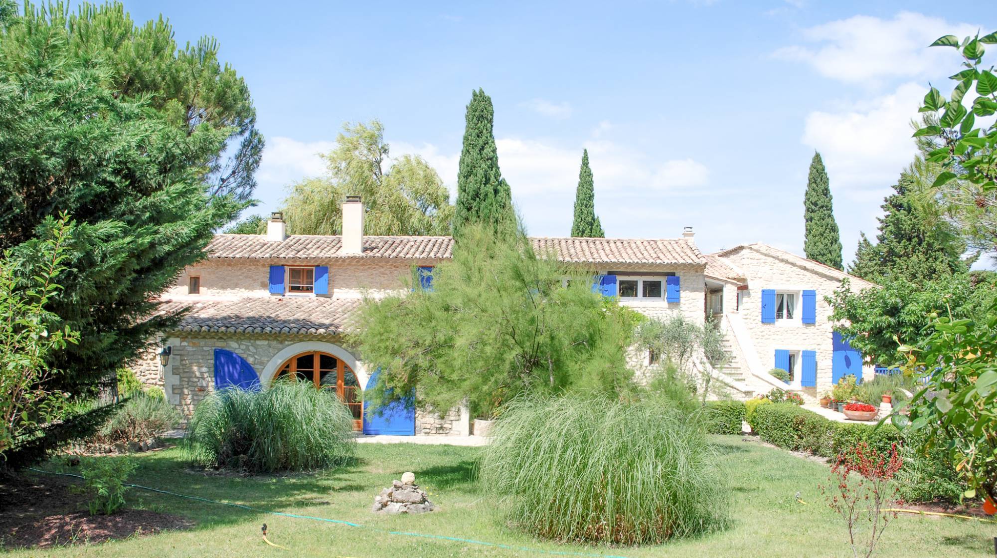   Haut Vaucluse, belle propriété en pierres  COMPROMIS SIGNÉ PAR NOS SOINS