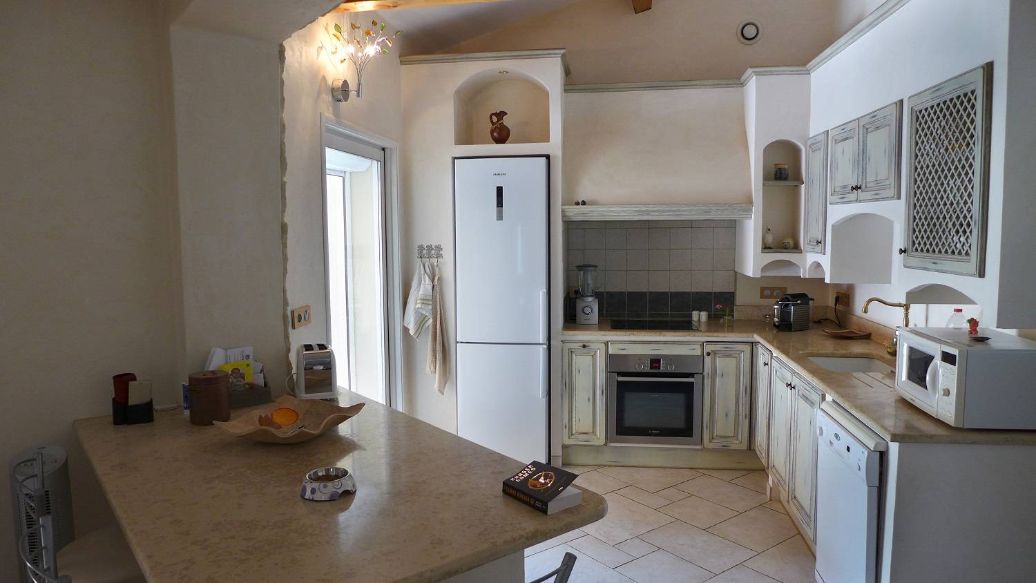 Réalisation contemporaine  proche du centre ville de Sainte cécile les Vignes 