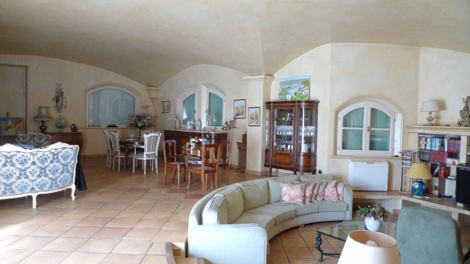 A vendre villa de bonne construction sur 5000m² de terrain clos   