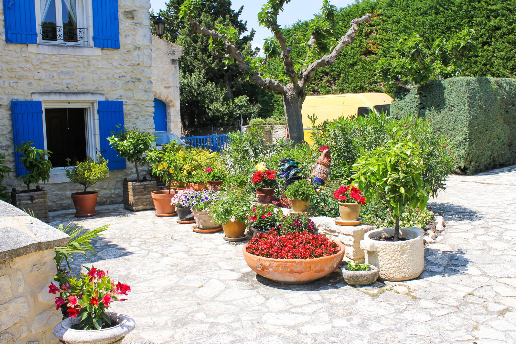   Haut Vaucluse, belle propriété en pierres  COMPROMIS SIGNÉ PAR NOS SOINS
