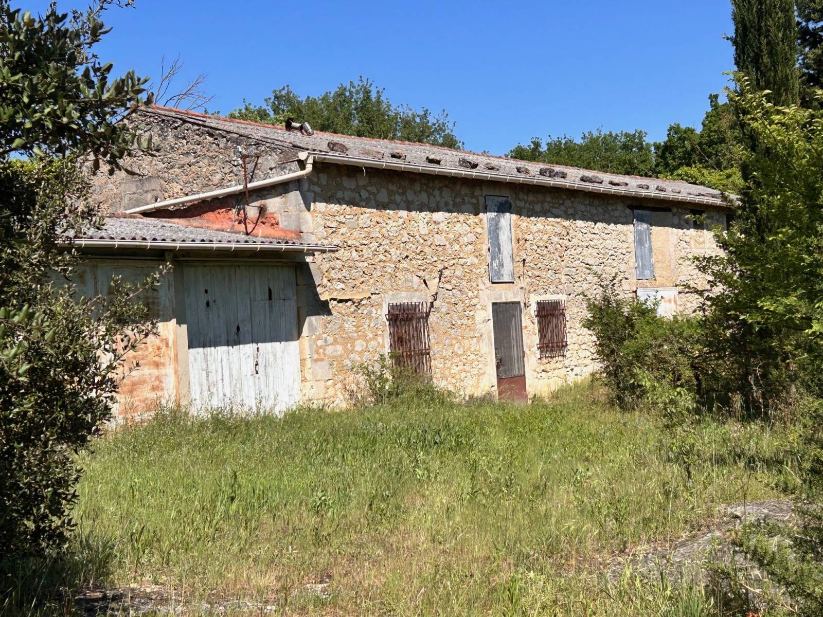 À la vente – Propriété rurale avec 8 hectares à Saint-Paul-Trois-Châteaux  