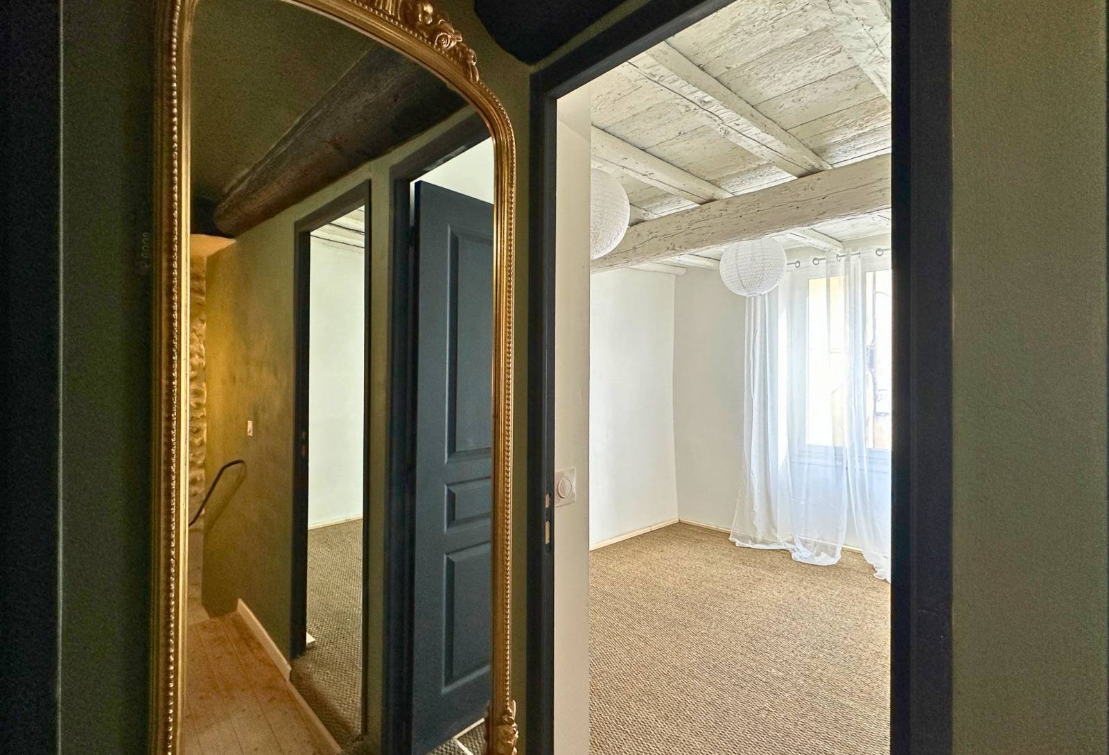 A vendre, Maison de village  entièrement rénovée avec patio, Dans le centre de Pierrelatte. 