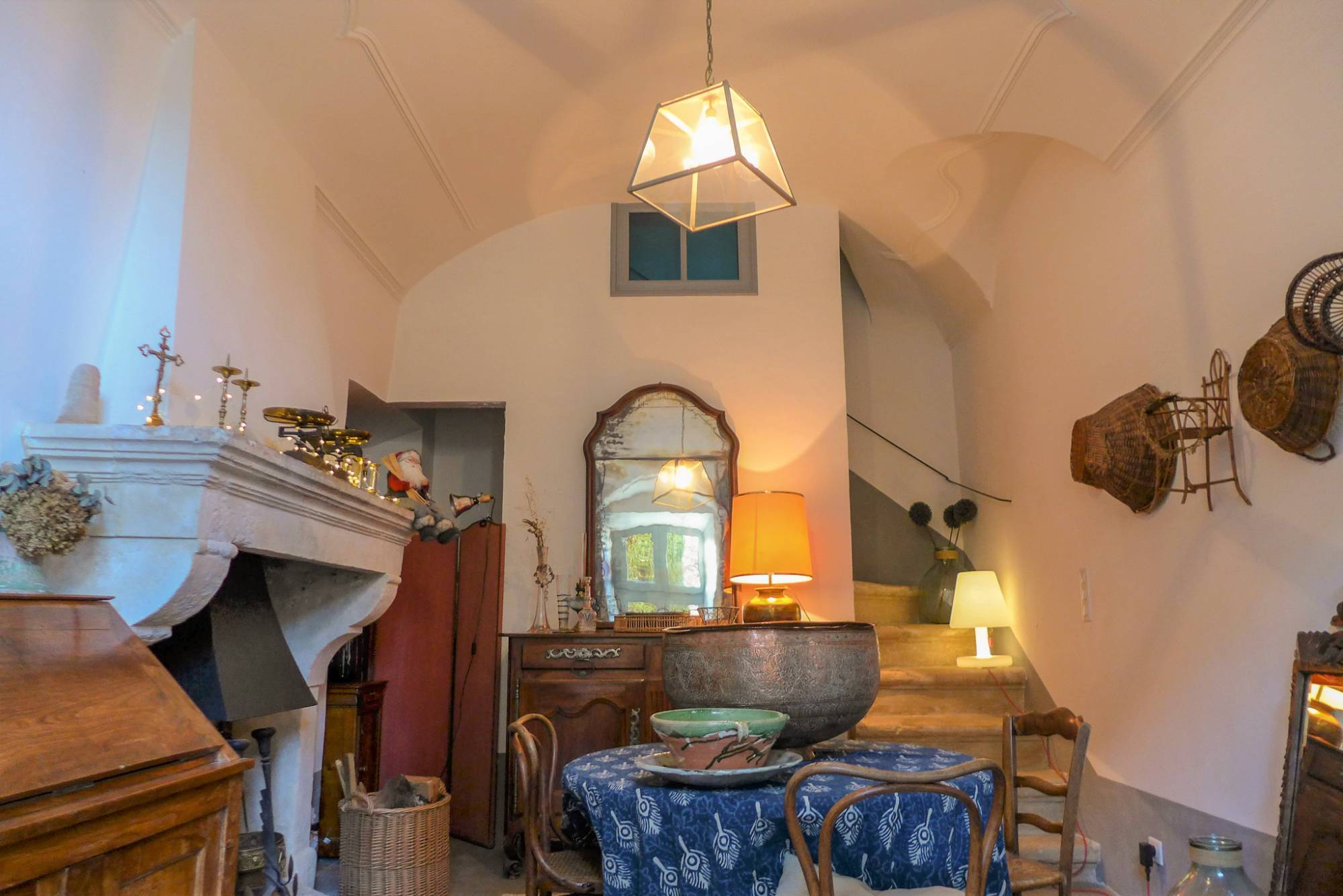   Hôtel particulier sur 4 niveaux avec ascenceur, 7 ch, 6 bains, jardinet et bassin