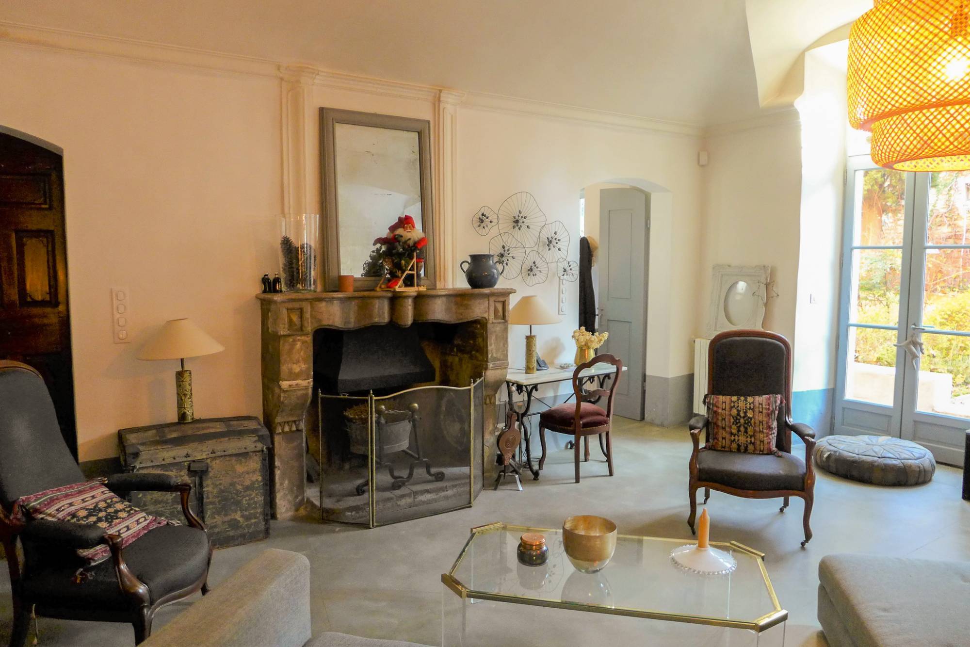   Hôtel particulier sur 4 niveaux avec ascenceur, 7 ch, 6 bains, jardinet et bassin