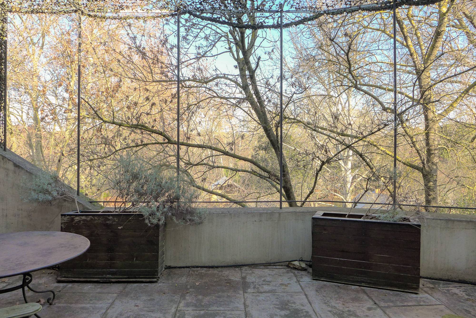   Hôtel particulier sur 4 niveaux avec ascenceur, 7 ch, 6 bains, jardinet et bassin