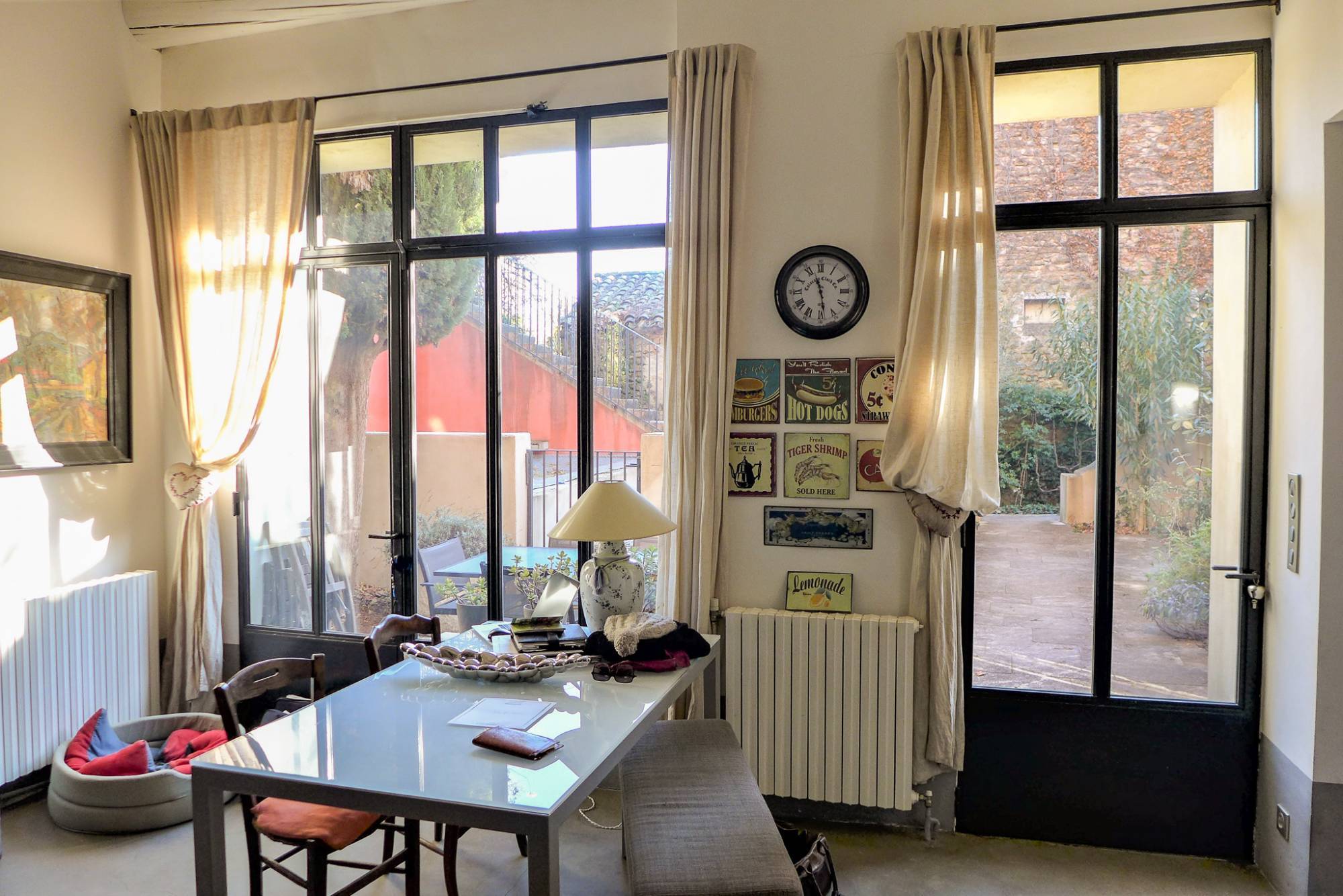   Hôtel particulier sur 4 niveaux avec ascenceur, 7 ch, 6 bains, jardinet et bassin