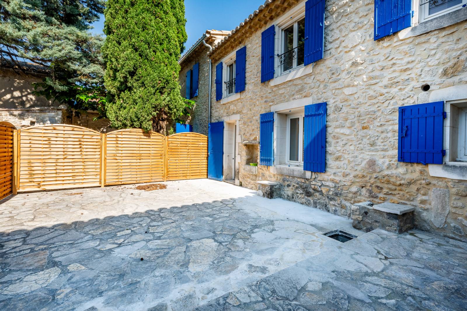 A vendre bel appartement de plain pied dans petite copropriété sécurisée   