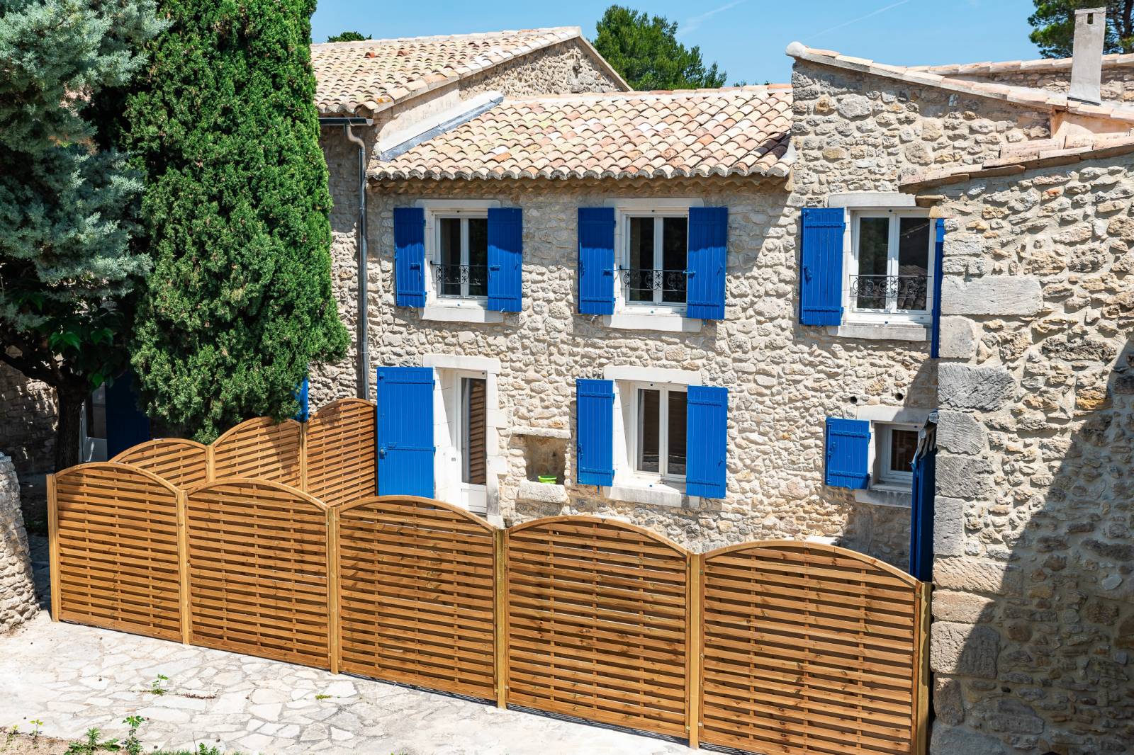 A vendre bel appartement de plain pied dans petite copropriété sécurisée   