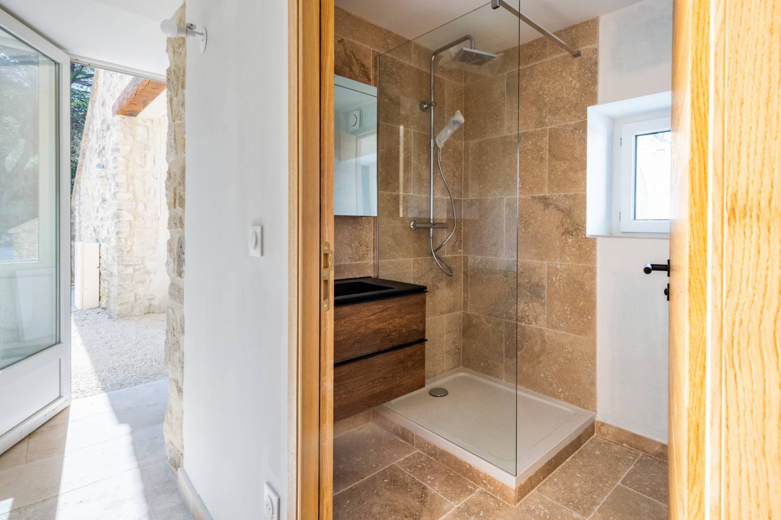 A vendre bel appartement de plain pied dans petite copropriété sécurisée   