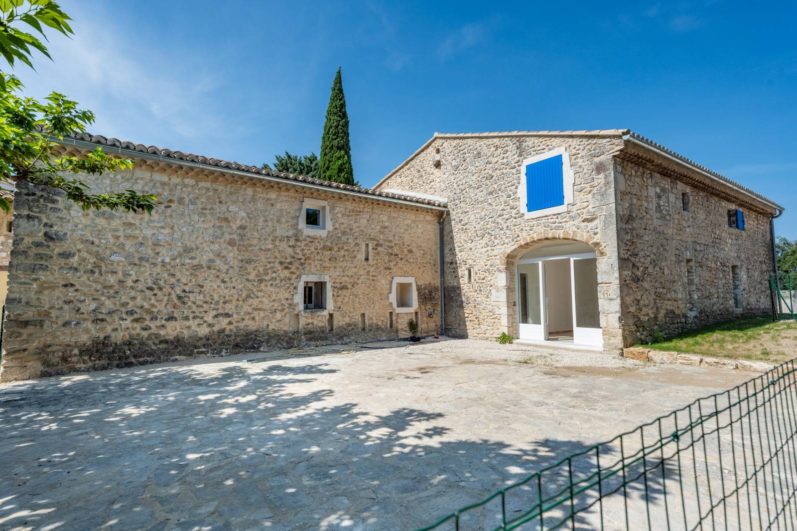 A  vendre duplex dans copropriété de standing Entre Bollène et Saint Paul Trois Châteaux  