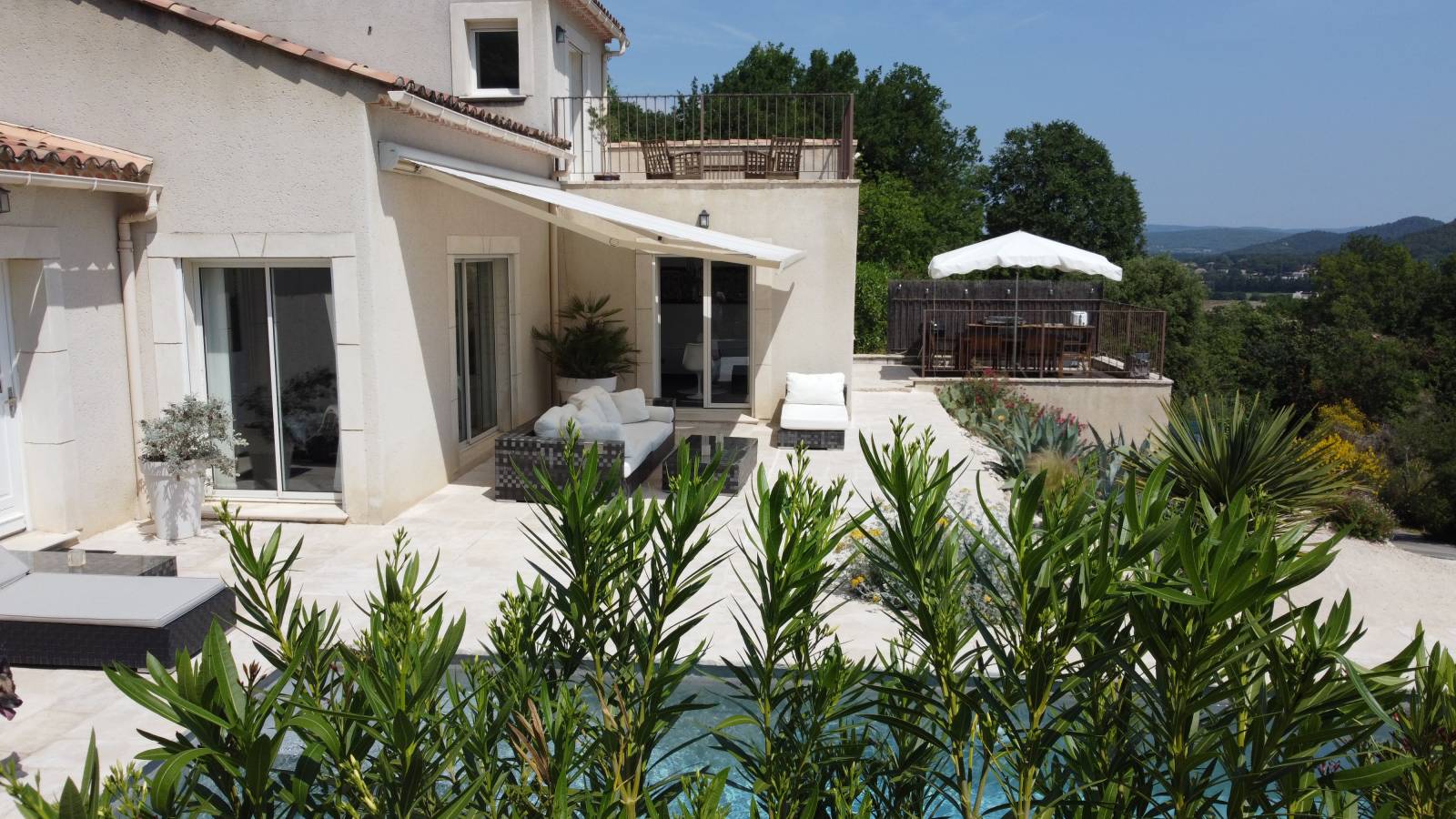 A vendre  villa Saint-Paul-Trois-Châteaux quartier calme 3 ch, piscine, vue