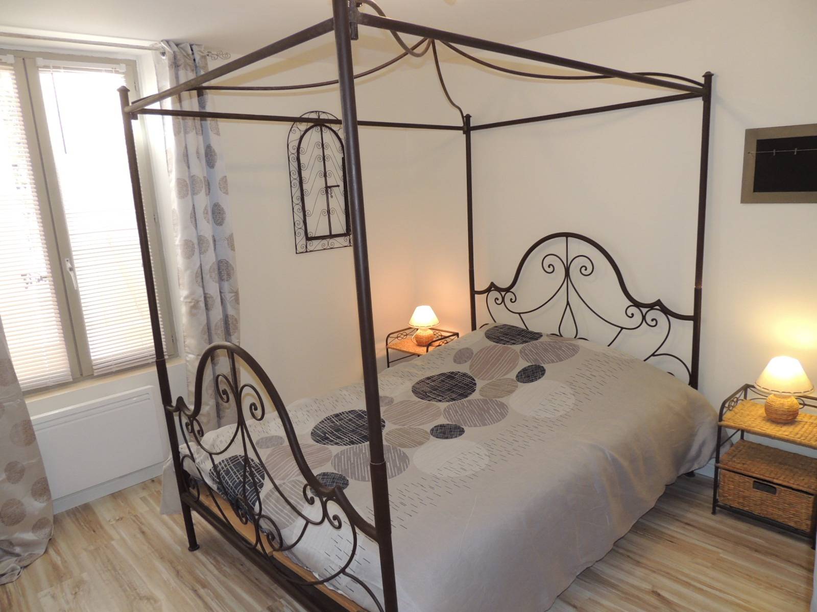 A vendre dans copropriété pleine de charme Enclave des Papes  