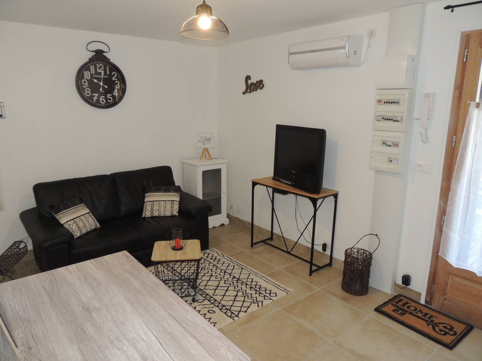 A vendre dans copropriété pleine de charme Enclave des Papes  