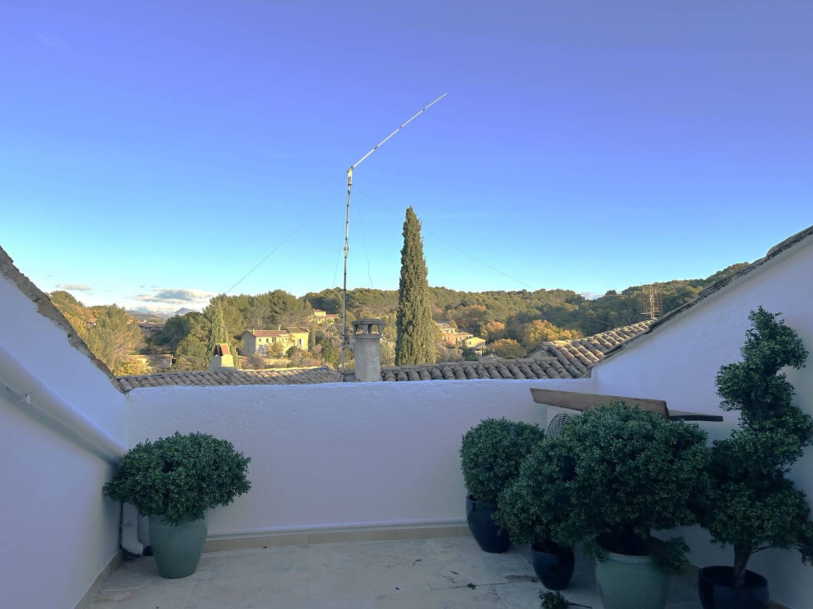 A vendre maison de village avec terrasse- dans secteur recherché Vaison La Romaine  
