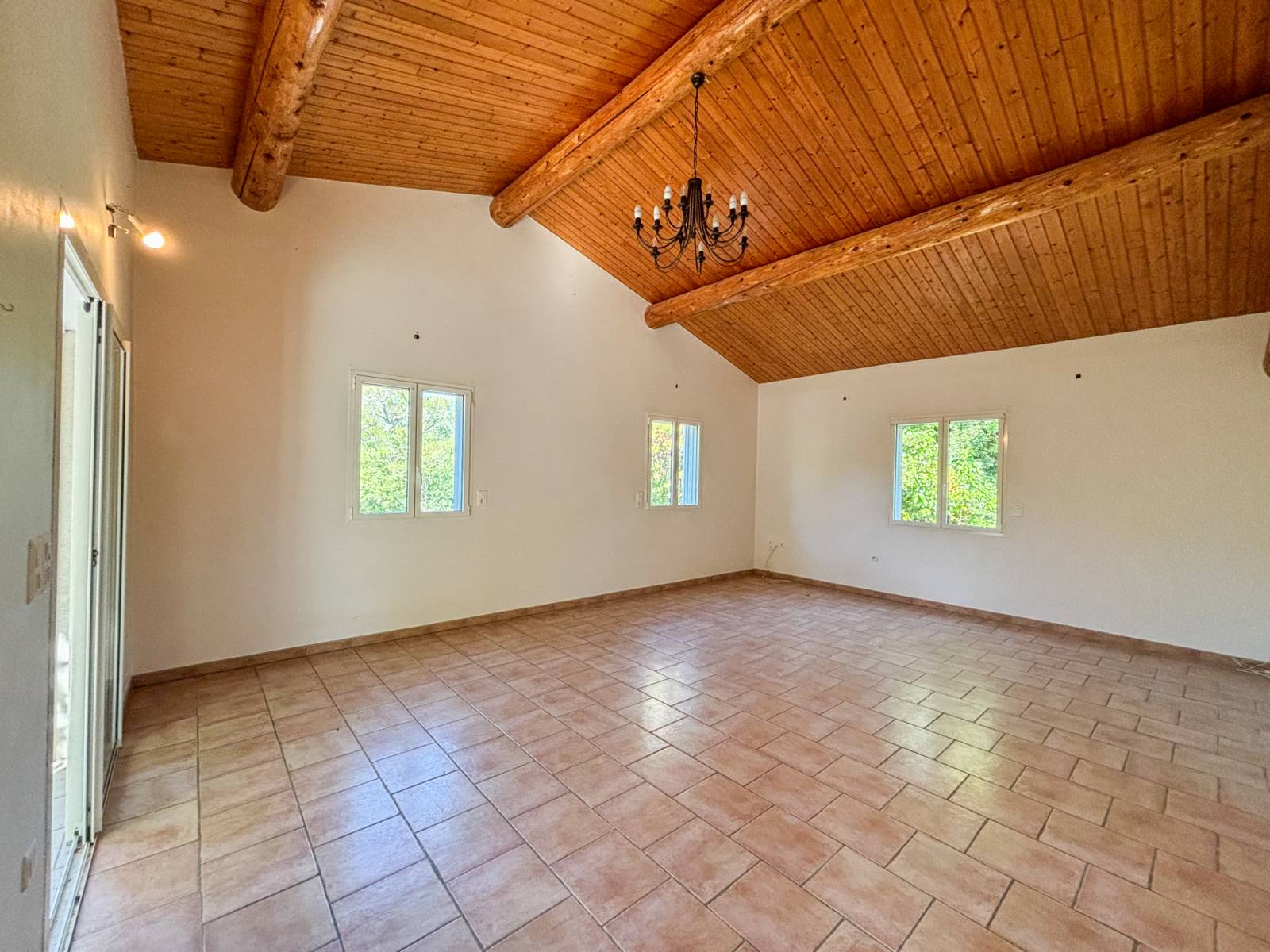 SOUS OFFRE -  villa de plain pied secteur Taulignan,  vaste sous sol