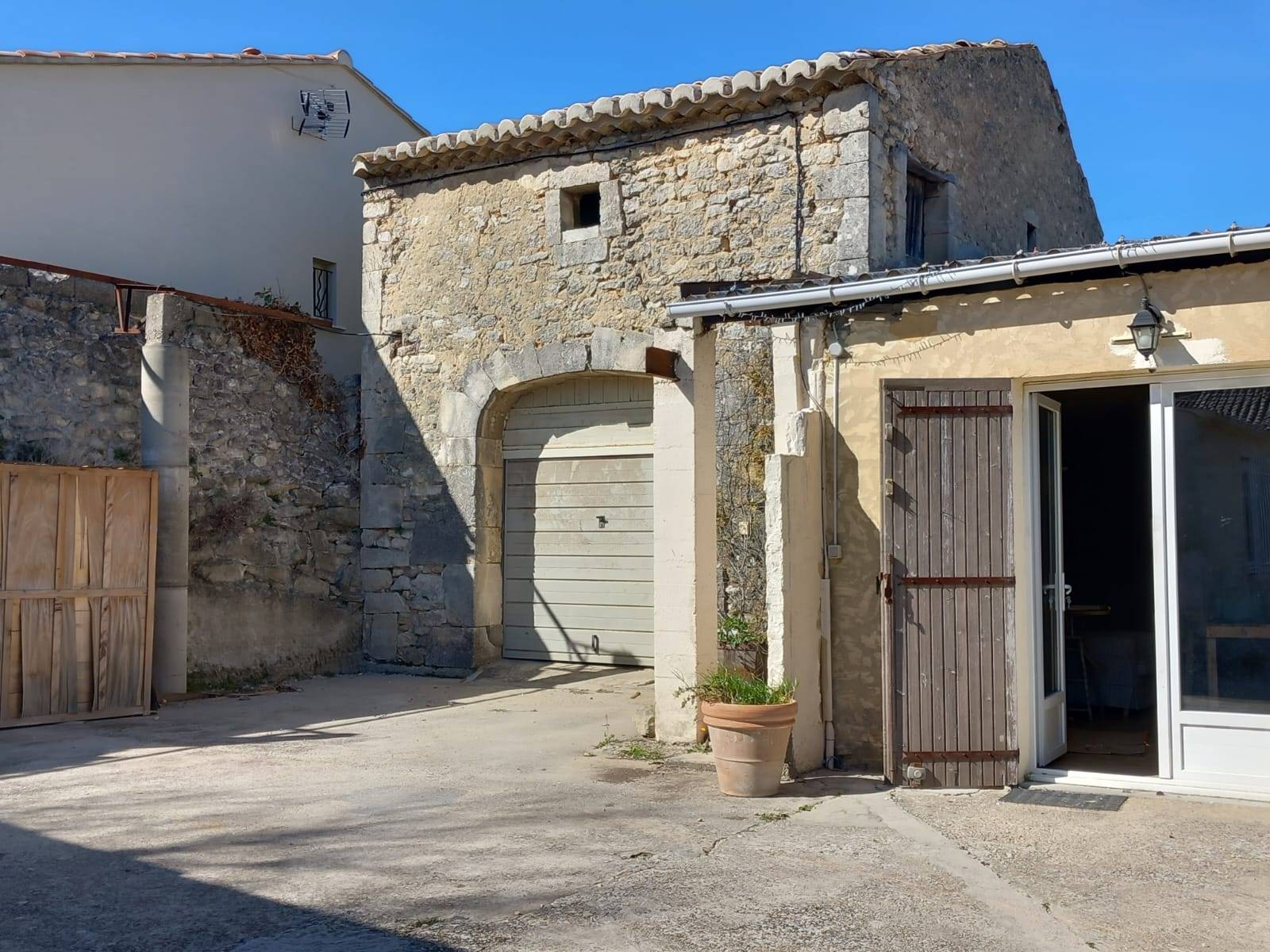 A vendre centre Saint Restitut - projet d'ensemble   