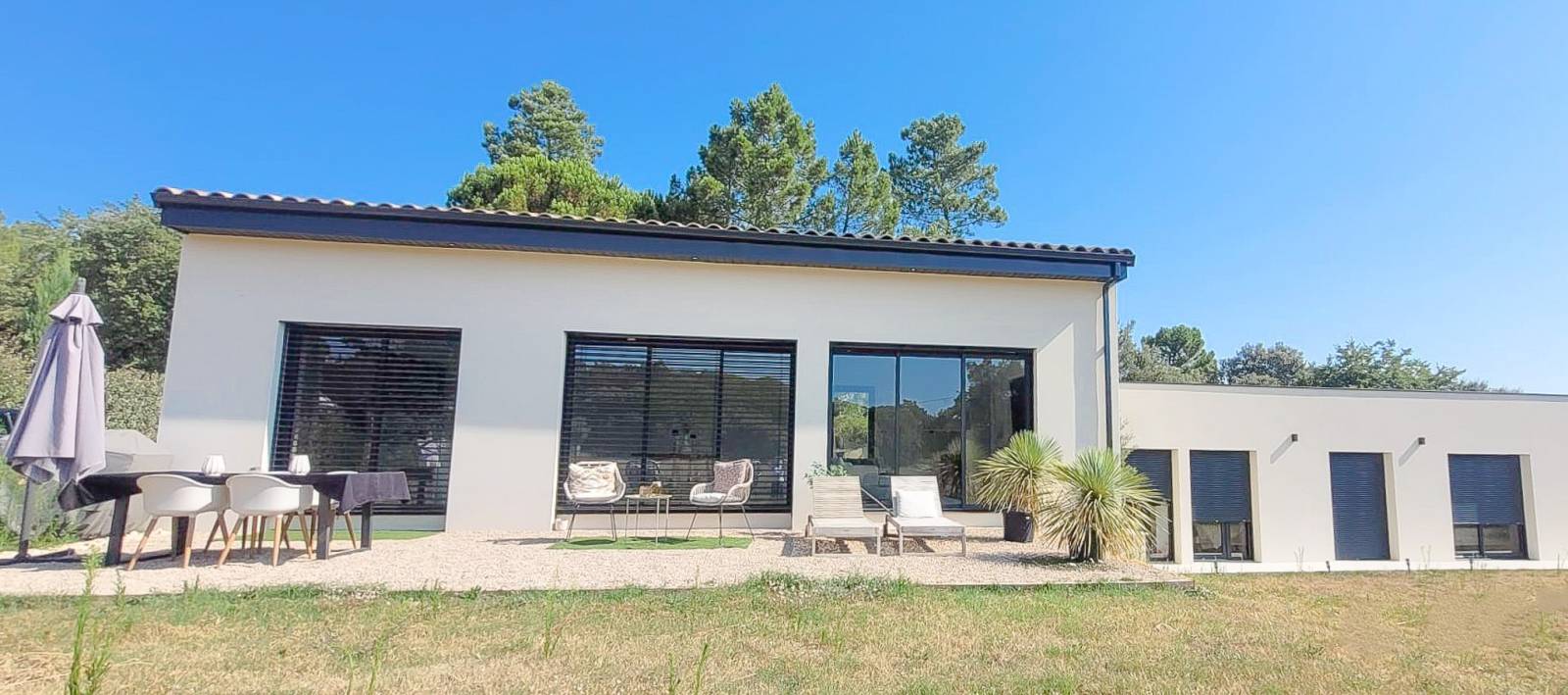 Maison contemporaine de standing secteur recherché, Suze La Rousse au calme, 