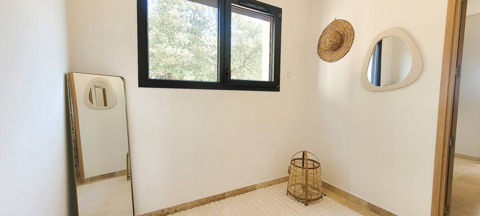 Maison contemporaine de standing secteur recherché, Suze La Rousse au calme, 