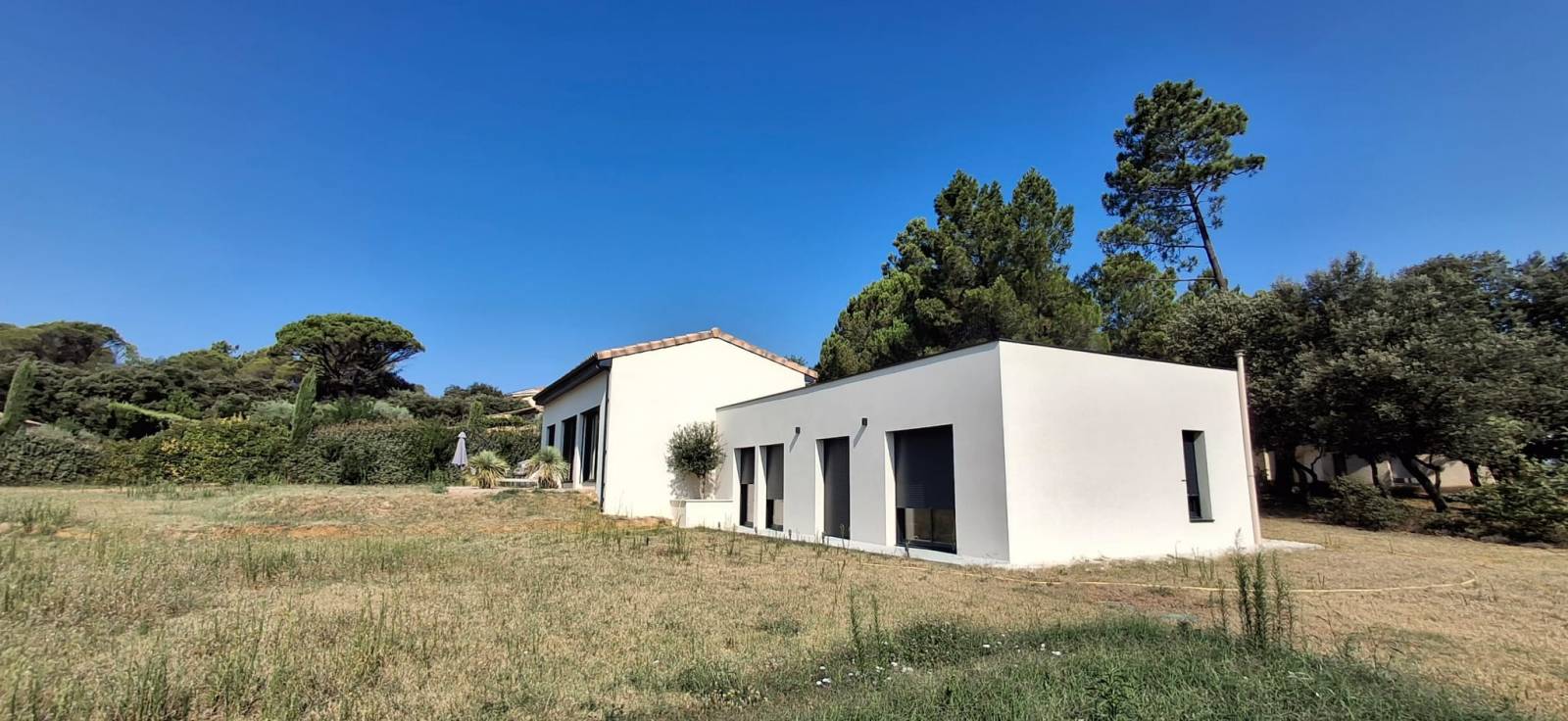 Maison contemporaine de standing secteur recherché, Suze La Rousse au calme, 