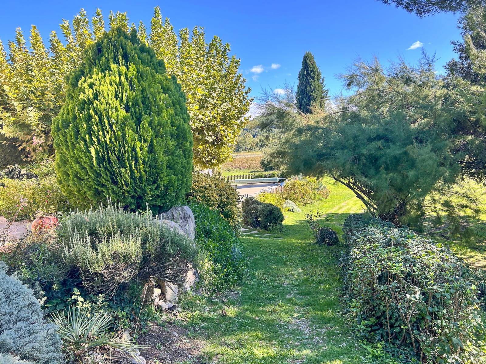 A vendre Ferme rénovée sur 7ha de terrain secteur Nyons  