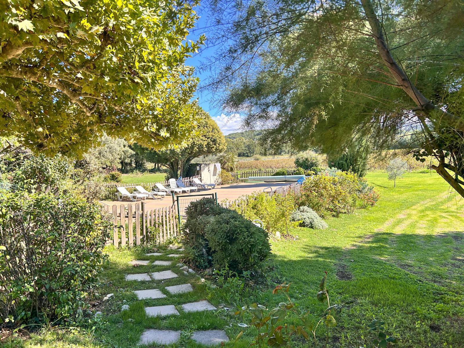 A vendre Ferme rénovée sur 7ha de terrain secteur Nyons  