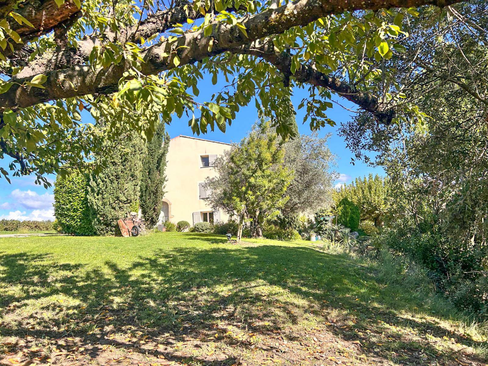 A vendre Ferme rénovée sur 7ha de terrain secteur Nyons  