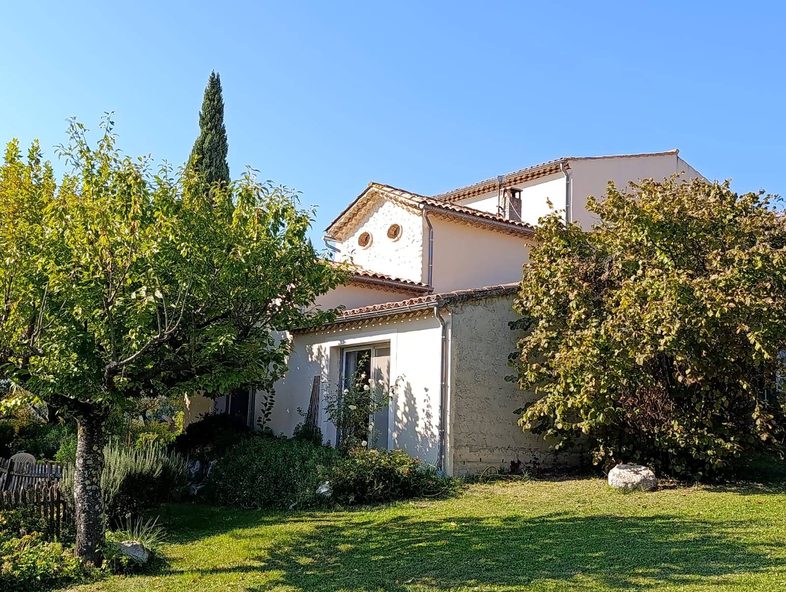 A vendre Ferme rénovée sur 7ha de terrain secteur Nyons  