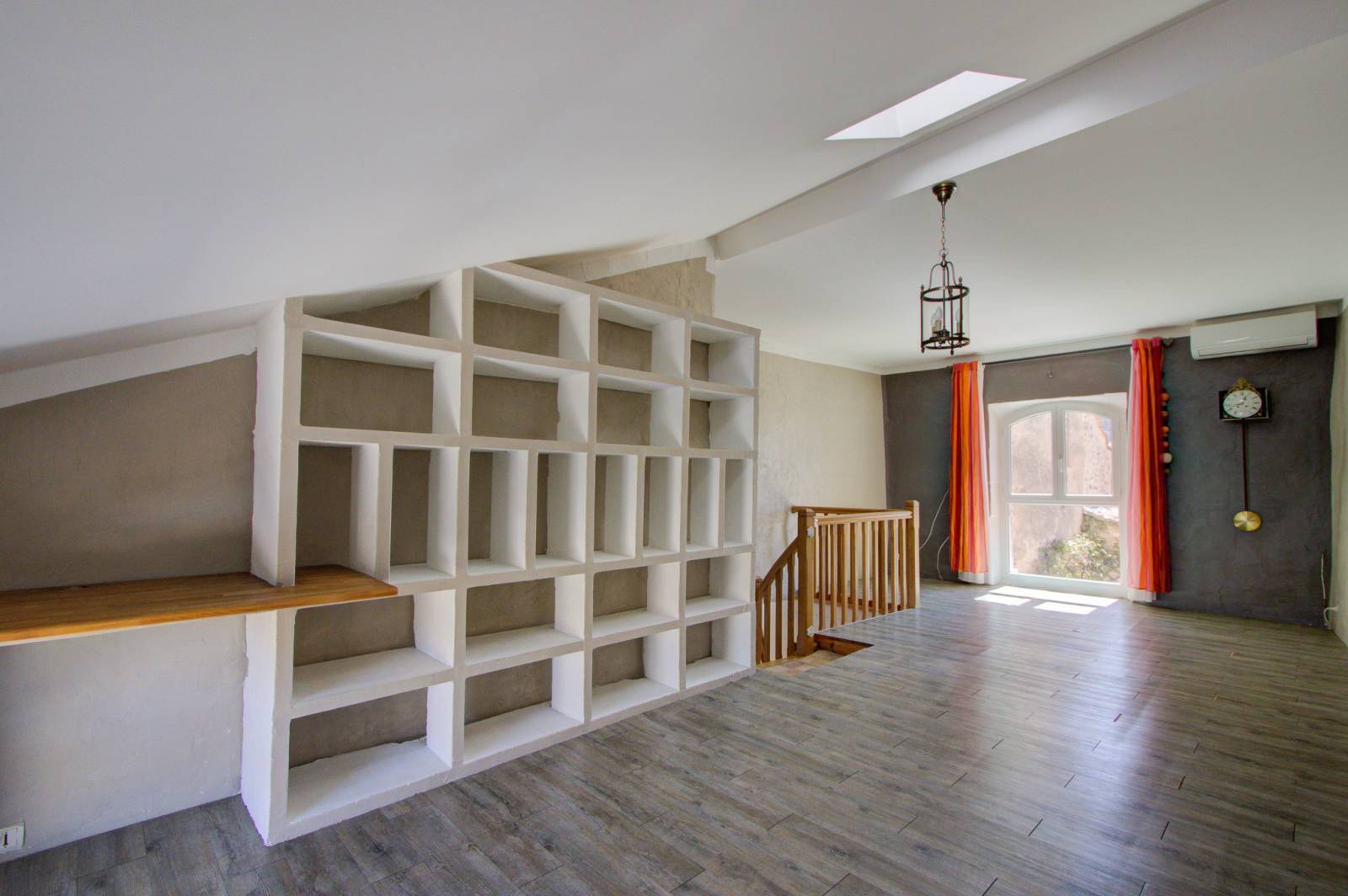 Dans le centre ancien Saint Paul Trois Châteaux, centre ancien. 