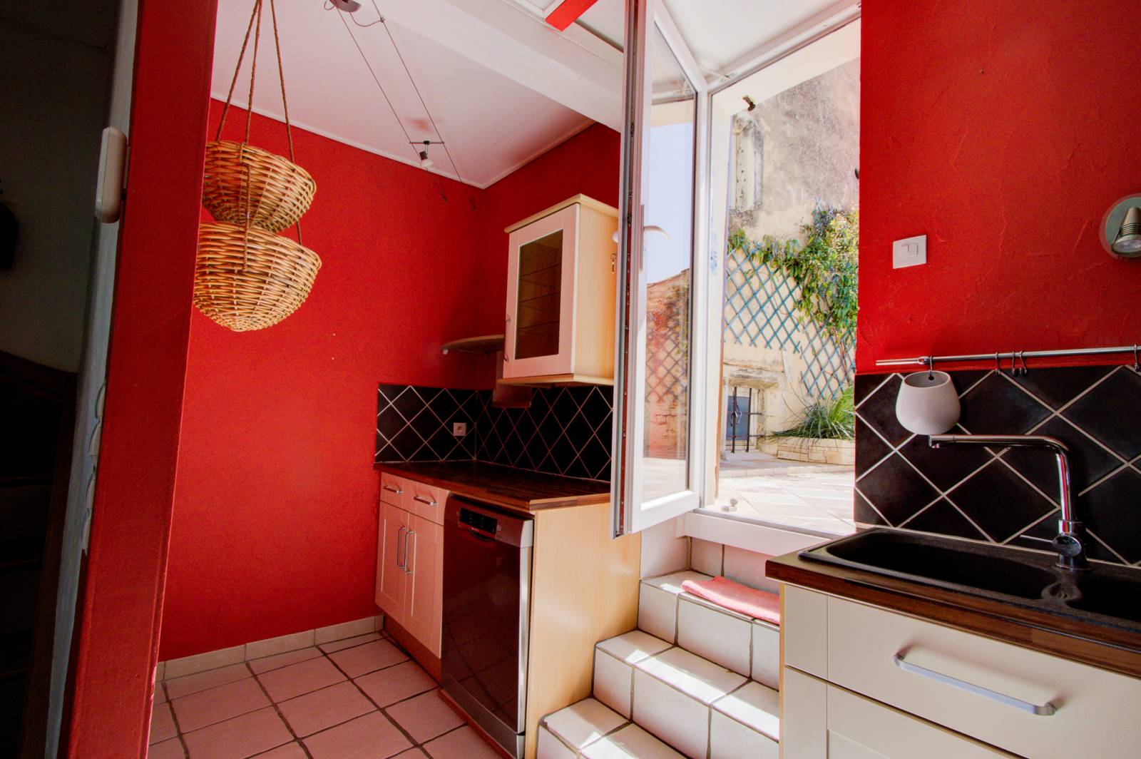 Dans le centre ancien Saint Paul Trois Châteaux, centre ancien. 