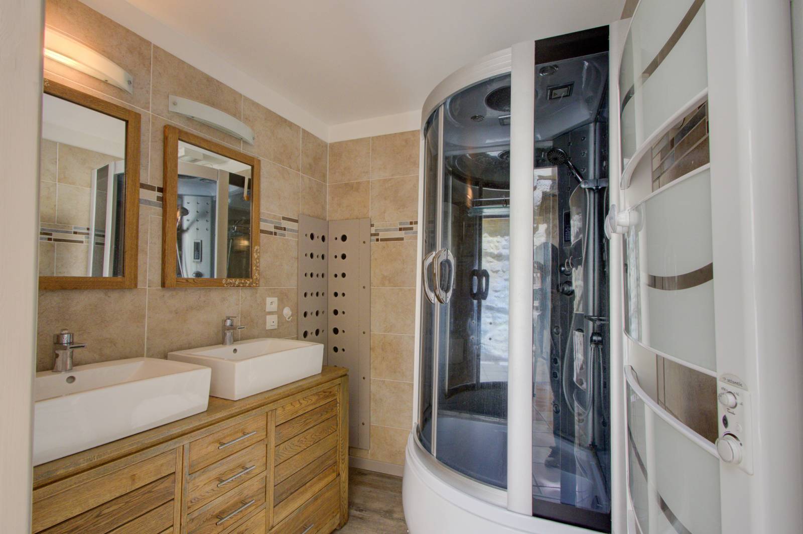 Dans le centre ancien Saint Paul Trois Châteaux, centre ancien. 